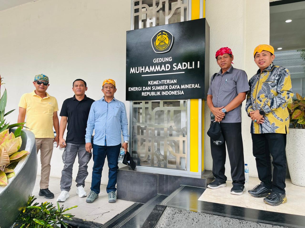 Tokoh Masyarakat Poboya Serahkan Rekomendasi Gubernur ke Kementerian ESDM