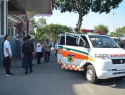 Pemkot Palu Serahkan Ambulans untuk Lolu Utara dan Tatura Utara