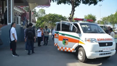 Pemkot Palu Serahkan Ambulans untuk Lolu Utara dan Tatura Utara