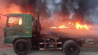 Kapal dan Truk Terbakar di Pantoloan