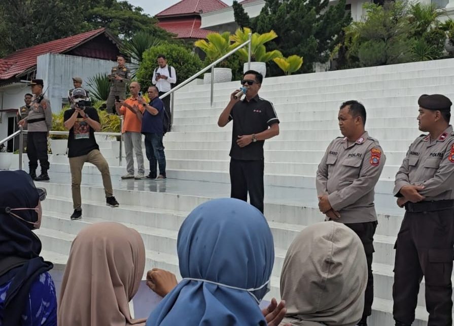 Guru dan Nakes Donggala Desak Pemkab Segera Lunasi Gaji dan THR