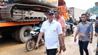 Anwar Hafid Tinjau Jalan Rusak Tompira–Bungku