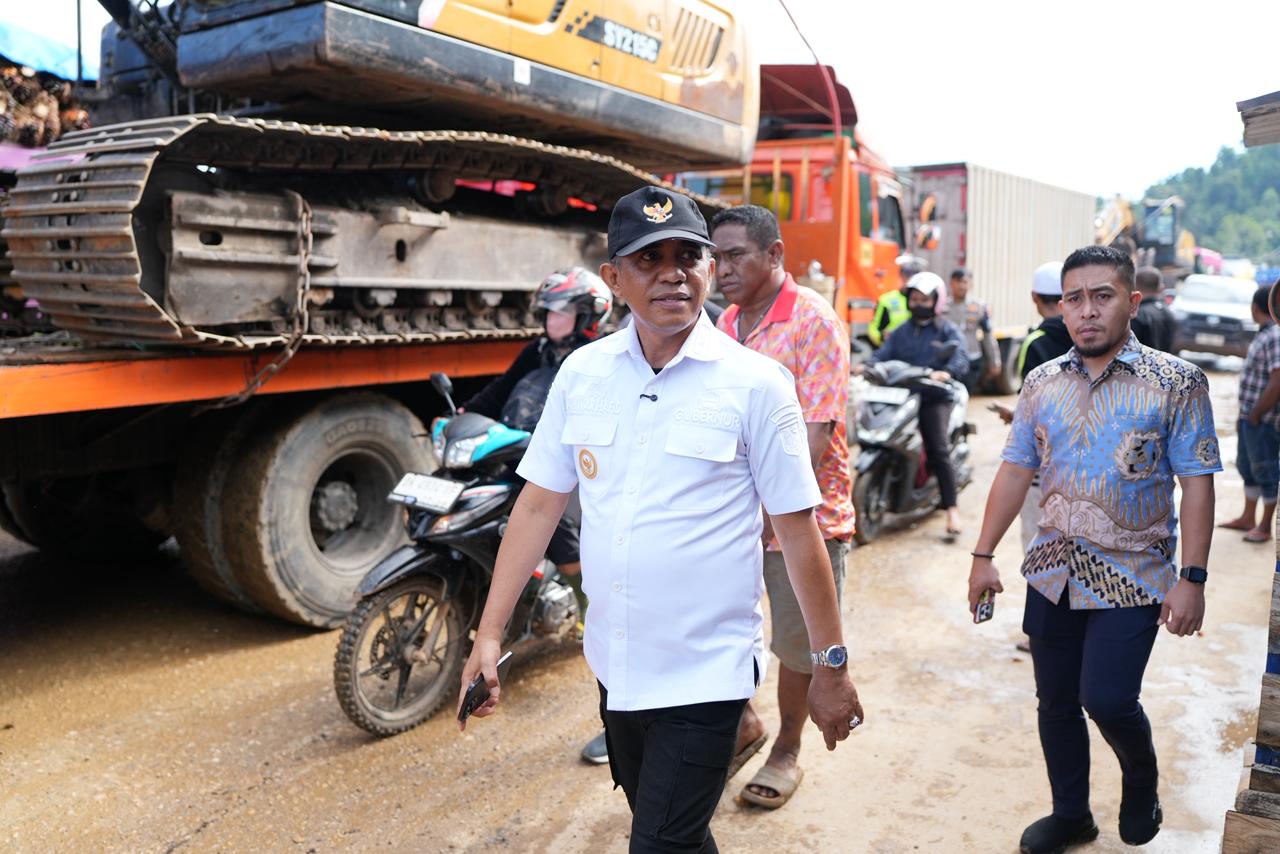 Anwar Hafid Tinjau Jalan Rusak Tompira–Bungku