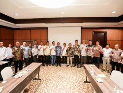 Anwar Hafid Ajak Pengusaha Tambang di Morut Perbaiki Jalan