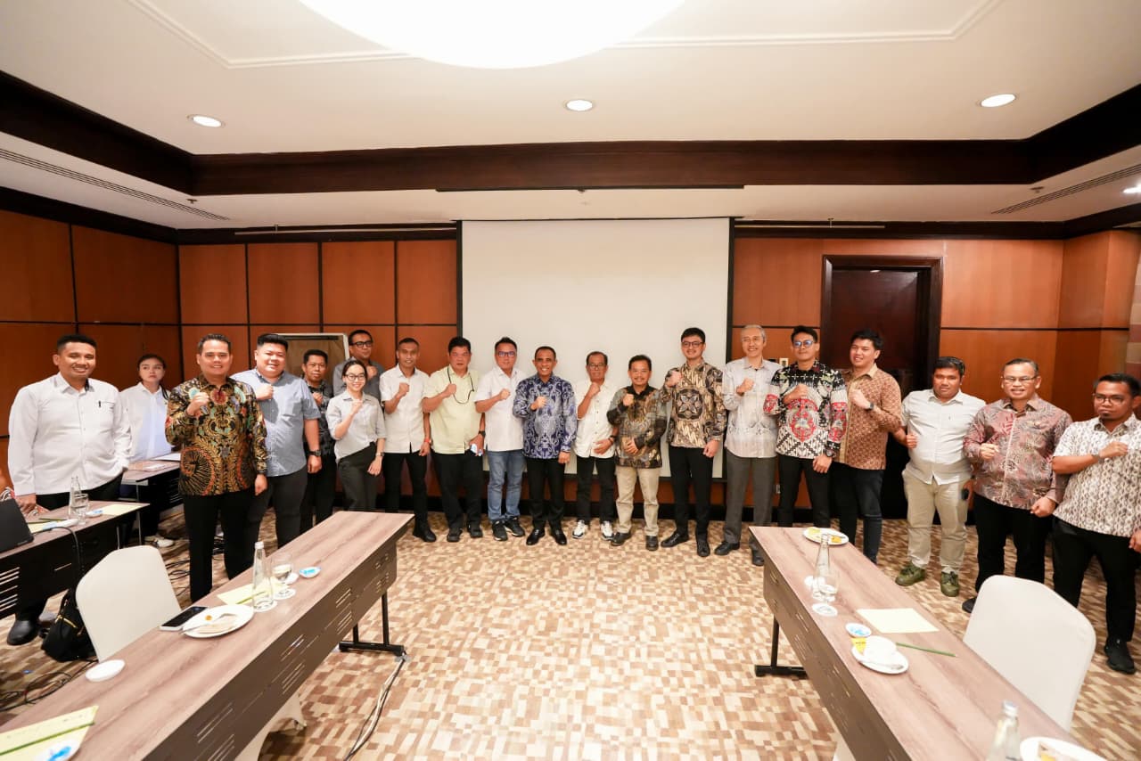 Anwar Hafid Ajak Pengusaha Tambang di Morut Perbaiki Jalan