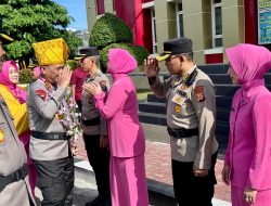 Kapolda Baru Disambut Tradisi Adat Kaili di Mapolda Sulteng