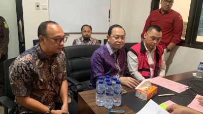 Kejagung Serahkan 8 Tersangka Kasus Korupsi Minyak Mentah Pertamina ke JPU