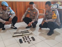 Warga Poso Pesisir Serahkan Amunisi dan Senjata ke Polisi