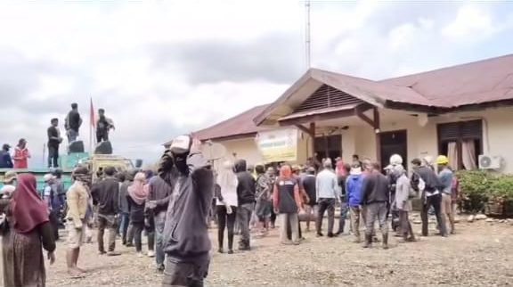 Warga Masing Duduki Kantor PT Sawindo Cemerlang