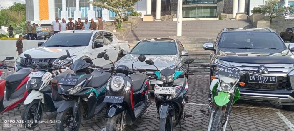 Kejati Sulteng Geledah Kantor Desa Tamainusi dan Rumah Eks Kades