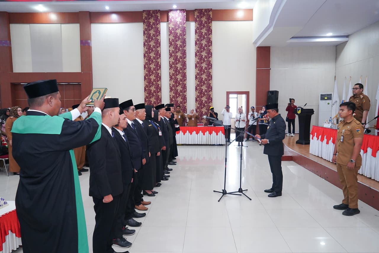 Gubernur Sulteng Lantik Pengurus BPSK Banggai 2025–2030