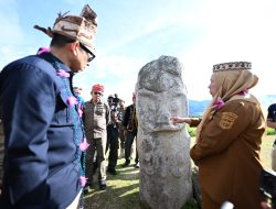 Menteri Kebudayaan Kagumi Megalit Lembah Behoa