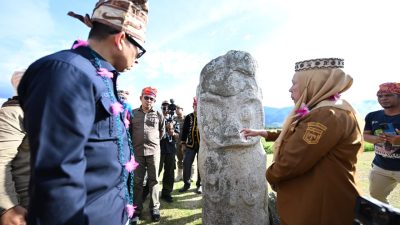 Menteri Kebudayaan Kagumi Megalit Lembah Behoa