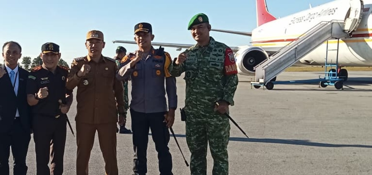 Kejari Tapanuli Utara dan Forkopimda sambut Presiden Prabowo Mendarat di Silangit. Ini Agenda Pentingnya