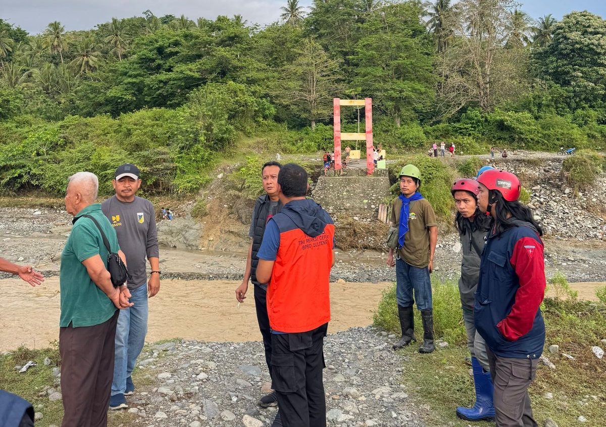 Pemprov Sulteng Turunkan Alat Berat Tangani Banjir Donggala