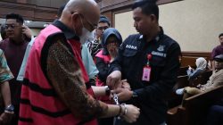 Jejak Uang di Balik Chromebook