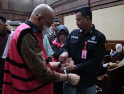 Jejak Uang di Balik Chromebook