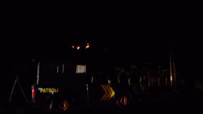 Karhutla Toboli Kembali Mengganas, Kobaran Api di Perbukitan Ue Marongi Terlihat dari Jalan Trans Sulawesi