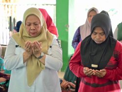 Wagub Reny Serahkan Ratusan Sembako untuk Desa Jauh dari Kota