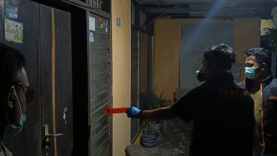 Tercium Bau Menyengat, Pria Lansia Ditemukan Meninggal di Kamar Terkunci