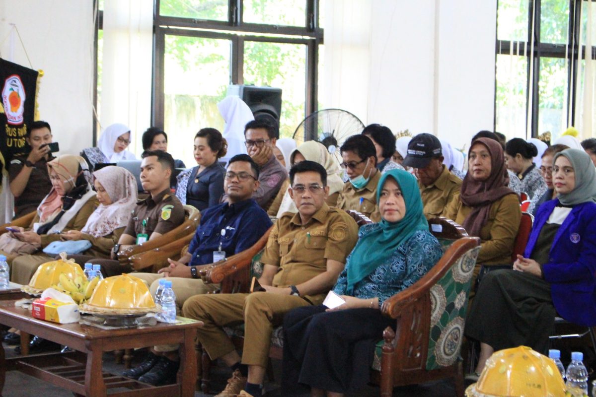 Bidan Garda Terdepan, Bupati Parimo Dorong Layanan Berbasis Bukti