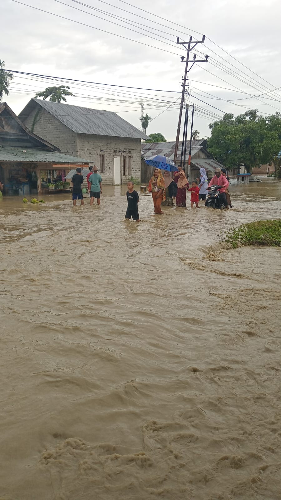 Hujan Deras Picu Banjir Besar di Sirenja dan Balaesang
