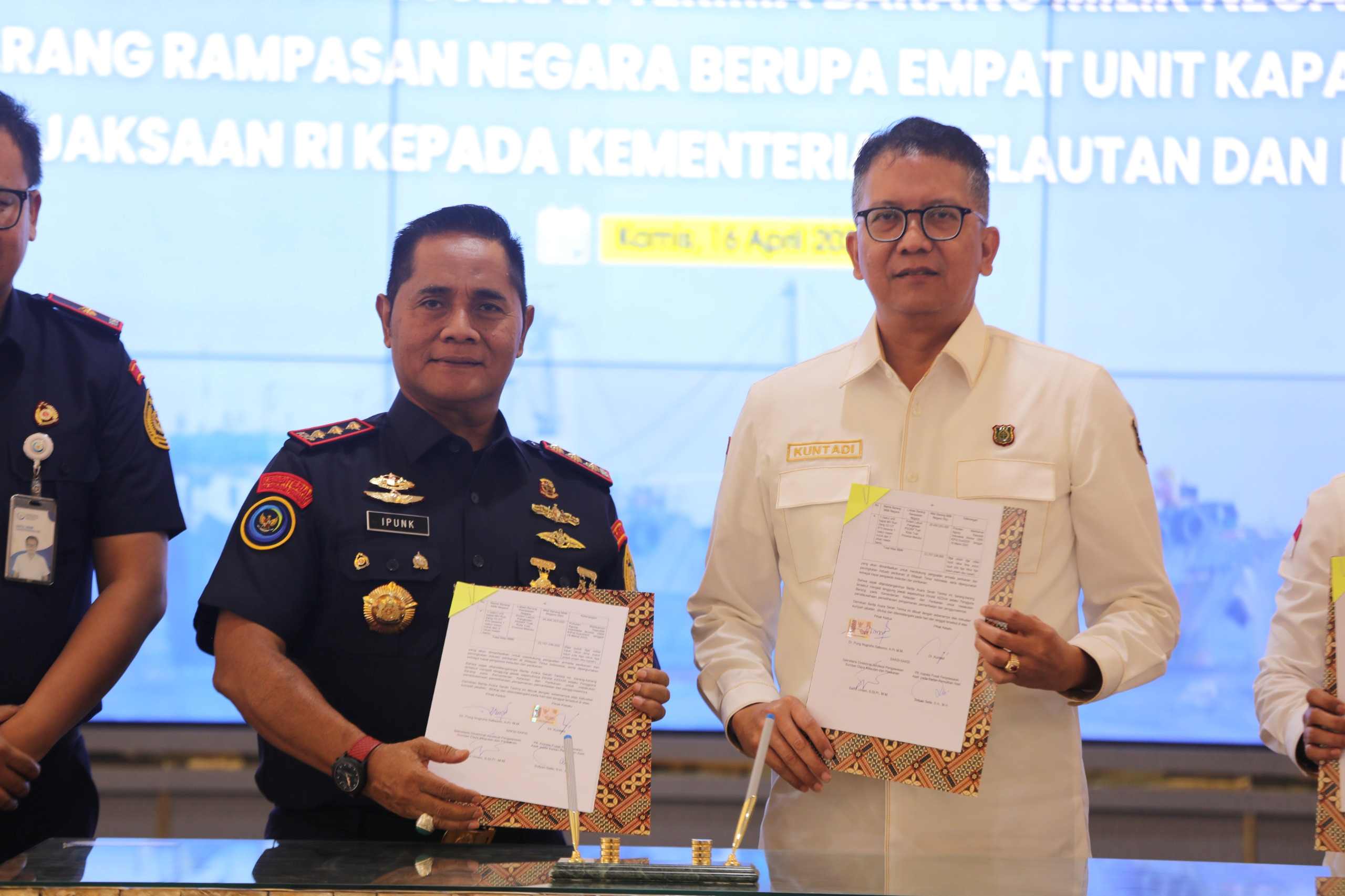 Empat Kapal Rampasan Diserahkan ke KKP, Perkuat Pengawasan Laut di Indonesia Timur