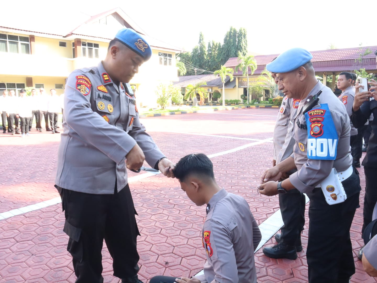 Sebelum Menertibkan Masyarakat, Polisi Tertibkan Diri