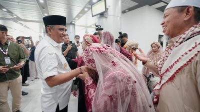 Tinggalkan Agenda Lain, Anwar Hafid Pilih Menjemput Jamaah Haji di Bandara