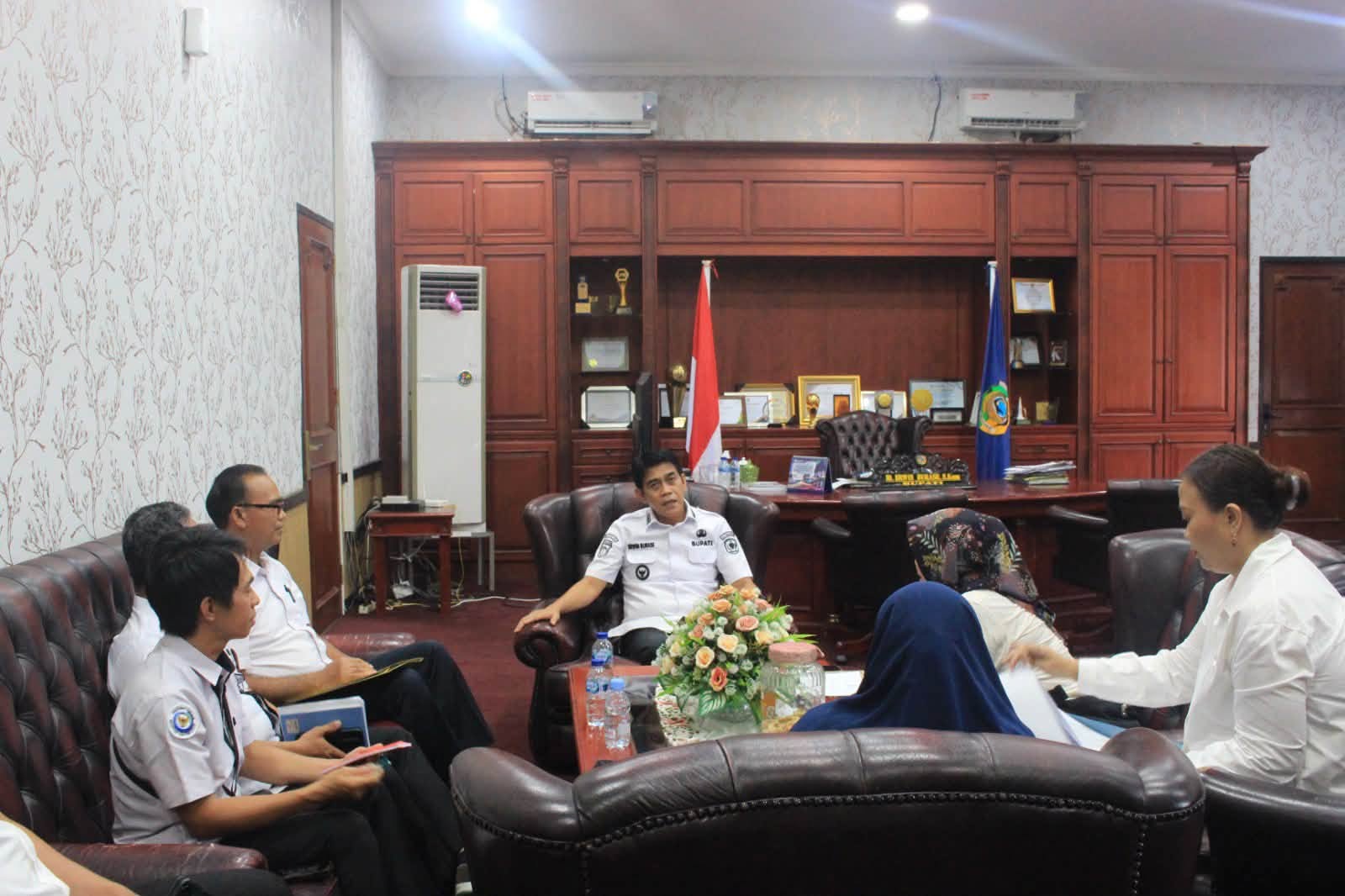 Bupati Erwin Dorong Percepatan Program Kampung Nelayan