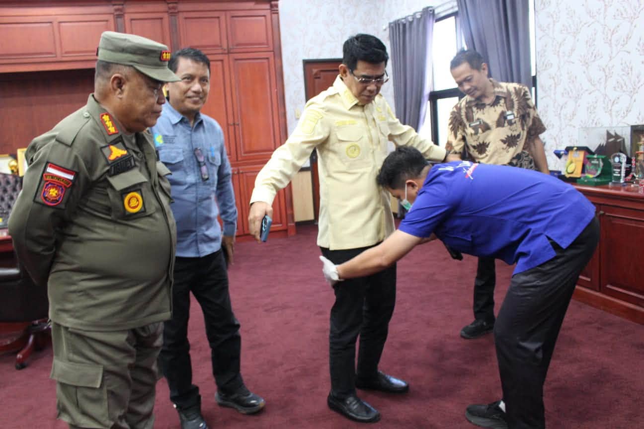 Keteladanan Pimpinan Daerah, Bupati dan Wabup Sukarela Tes Urine