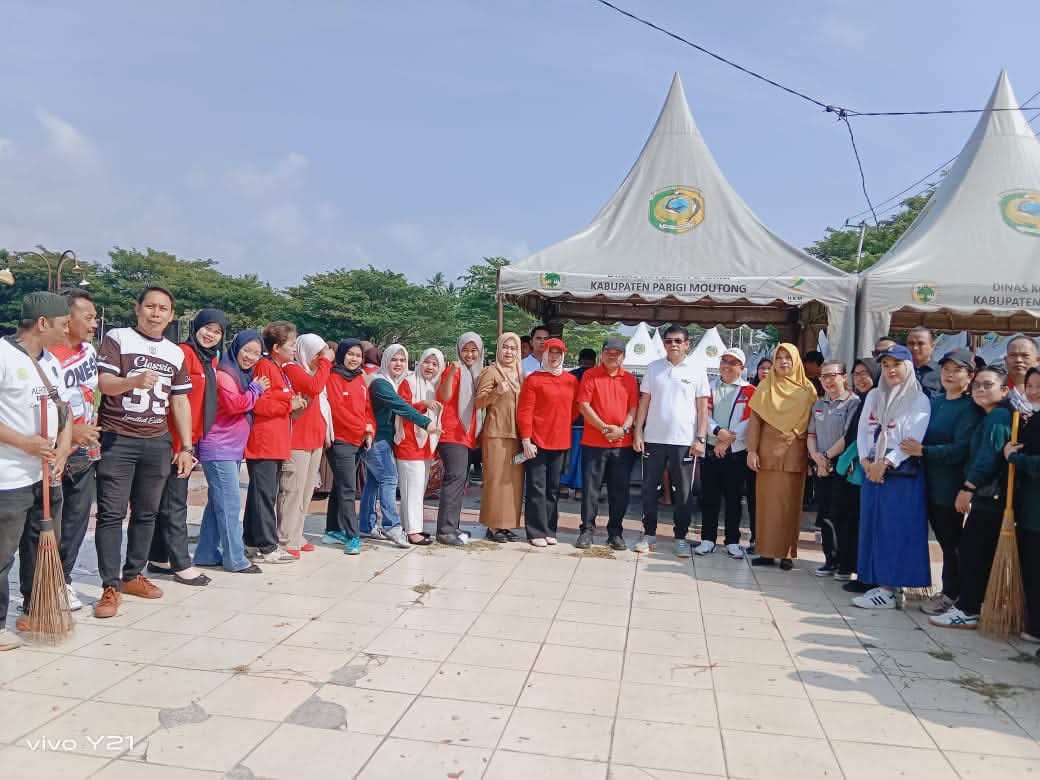 100 Menit Parigi Moutong, Bergerak Bersihkan Lingkungan