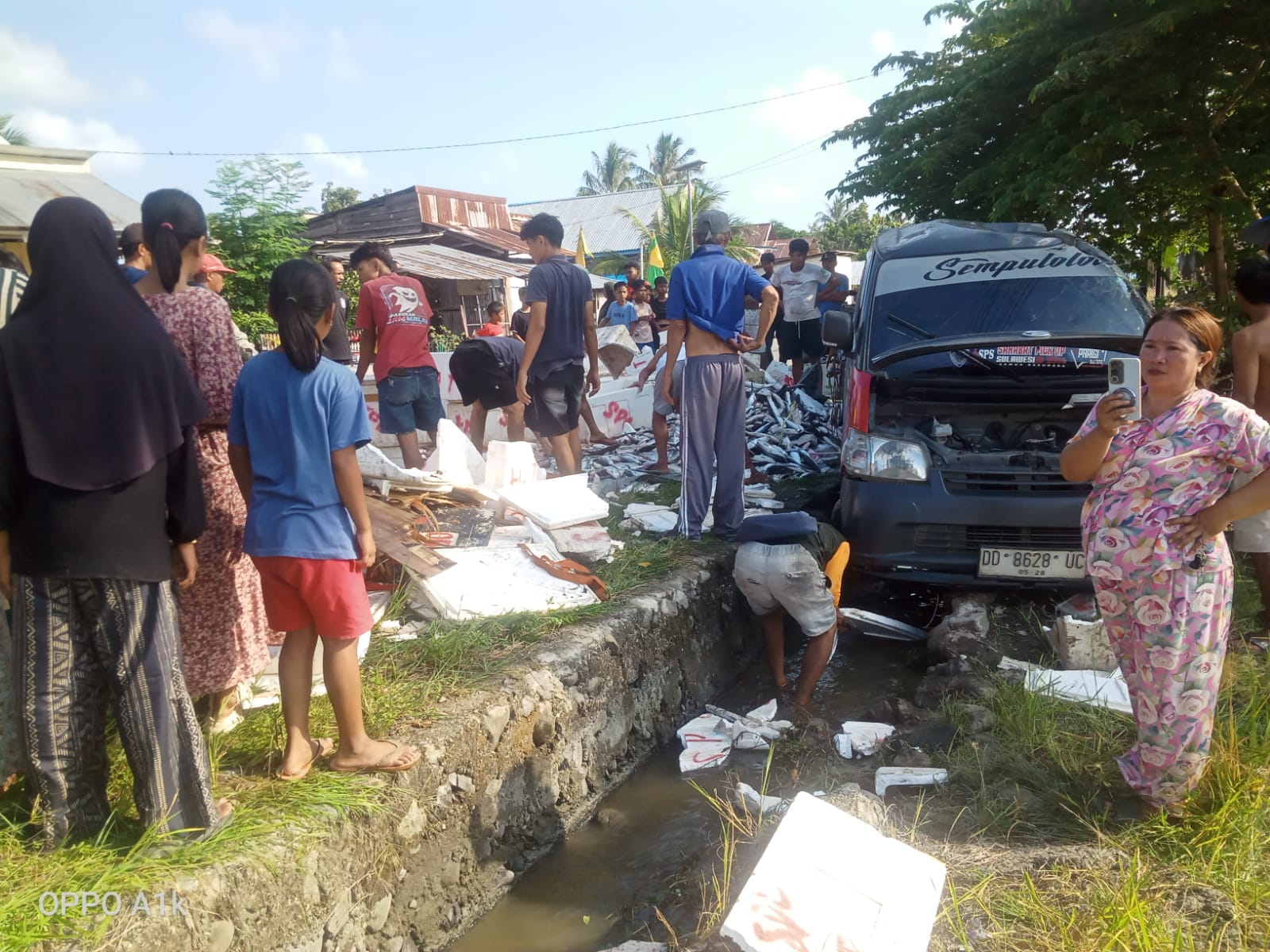 Pickup Muatan Bandeng, Terbalik di Siney Tengah