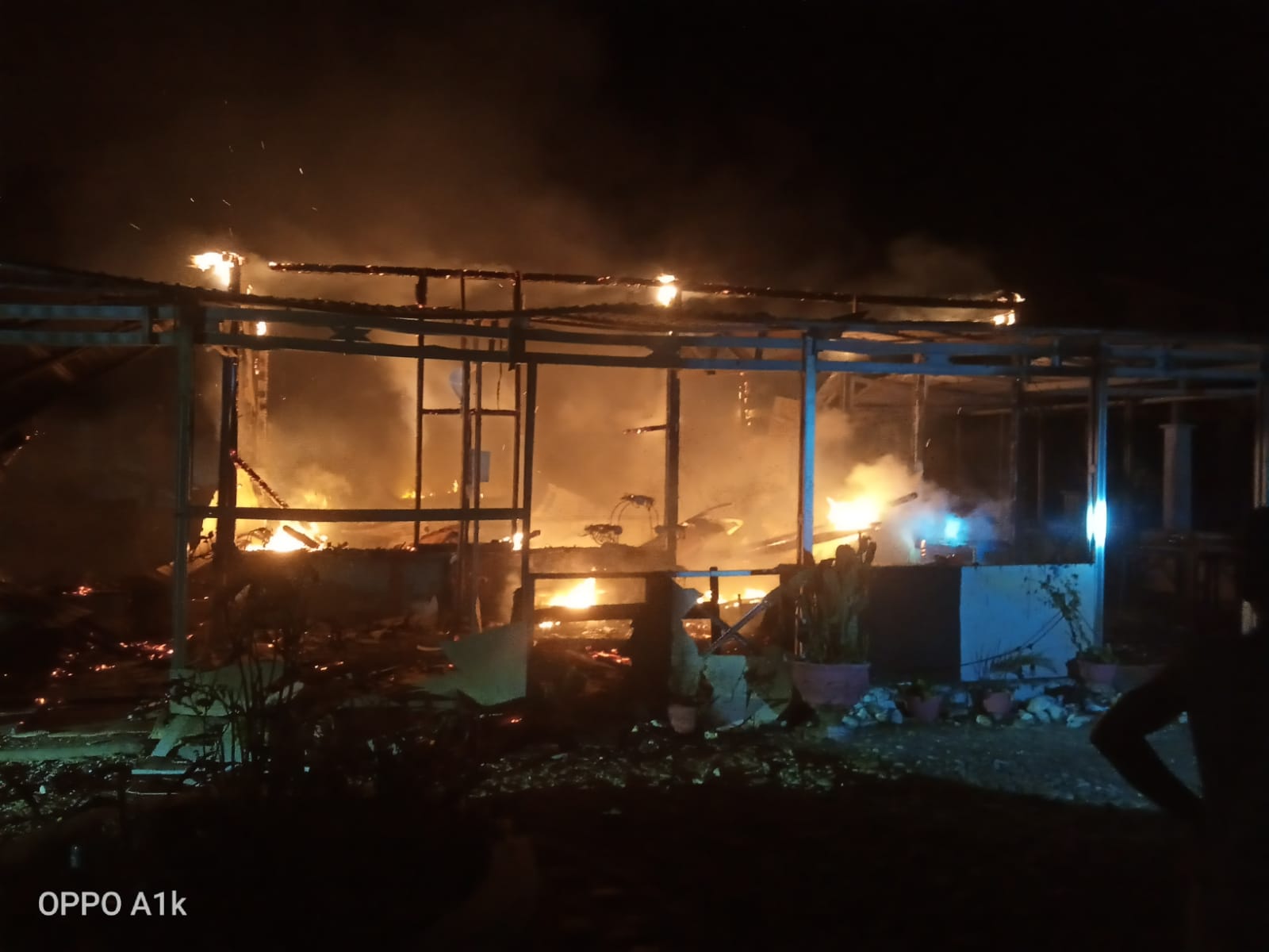 Warung Makan Dipantai Khatulistiwa Hangus Terbakar, Kerugian Ditaksir Ratusan Juta