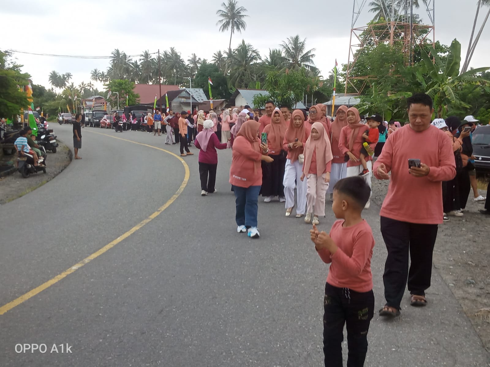 Hujan Mengguyur, Semangat Warga Tinombo Selatan Tetap Berkobar