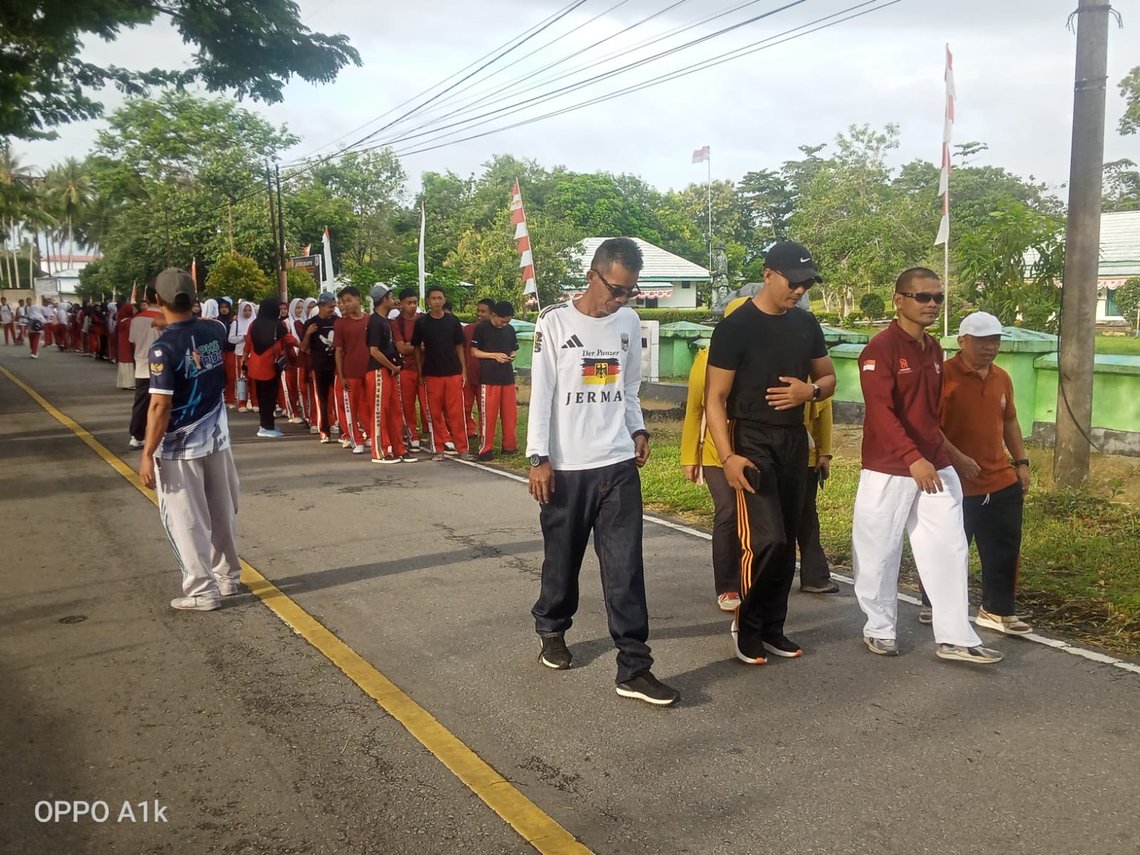 Jalan Santai Warnai HUT RI ke-81 di SMAN 2 Kasimbar
