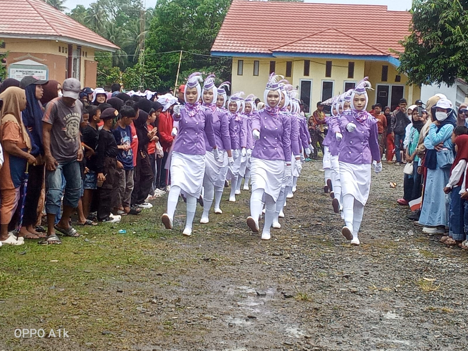Gerak Jalan di Kasimbar Tetap Semarak Meski Diguyur Hujan