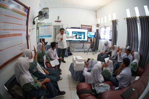 SMAN 2 Sirenja Bekali Siswa Keterampilan Fotografi dan Sinematografi