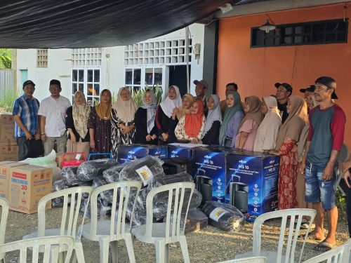 Pokir DPRD Parimo, Salurkan Bantuan Usaha untuk Warga Sidoan