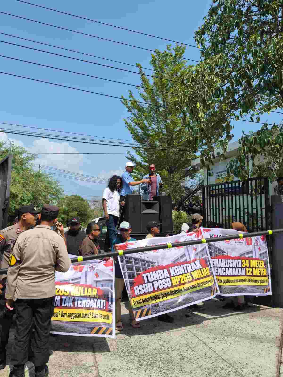 Kisruh Proyek RSUD Poso, Massa Ancam Lapor Menteri PU